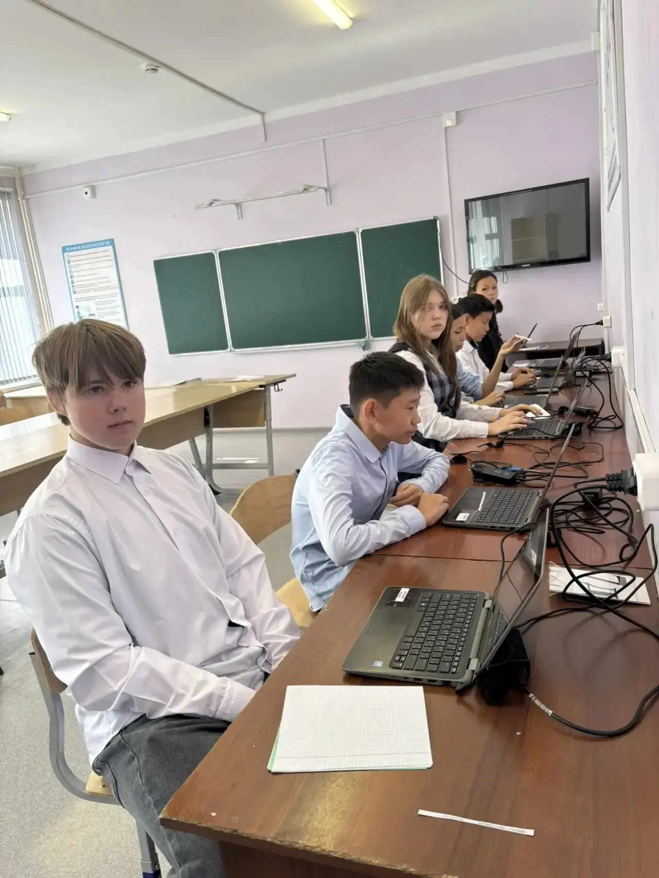 С сегодняшнего дня стартовал школьный этап олимпиады школьников. Учащиеся выполняли зад...