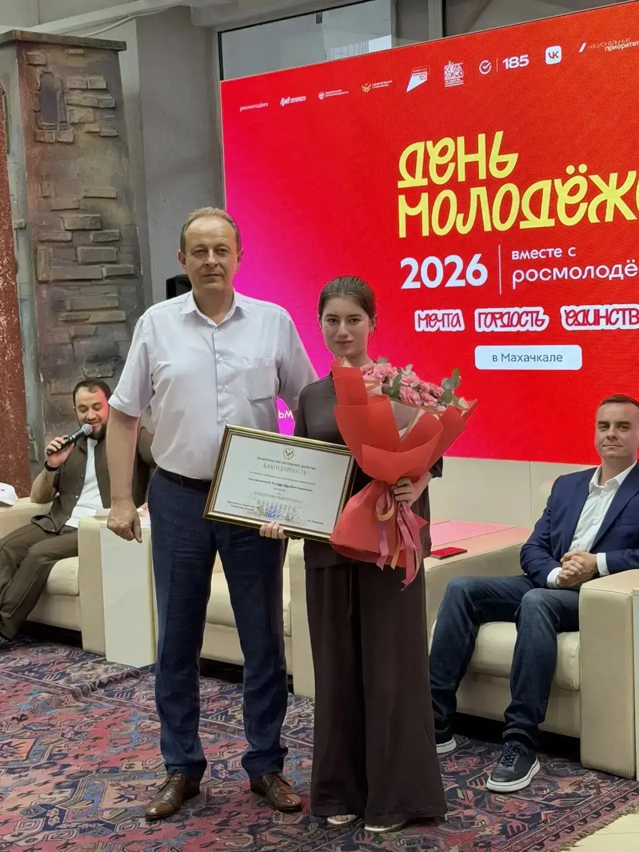 На Дне молодёжи наградили активных жителей республики

27 июня в сквере имени Сулеймана Стальского в