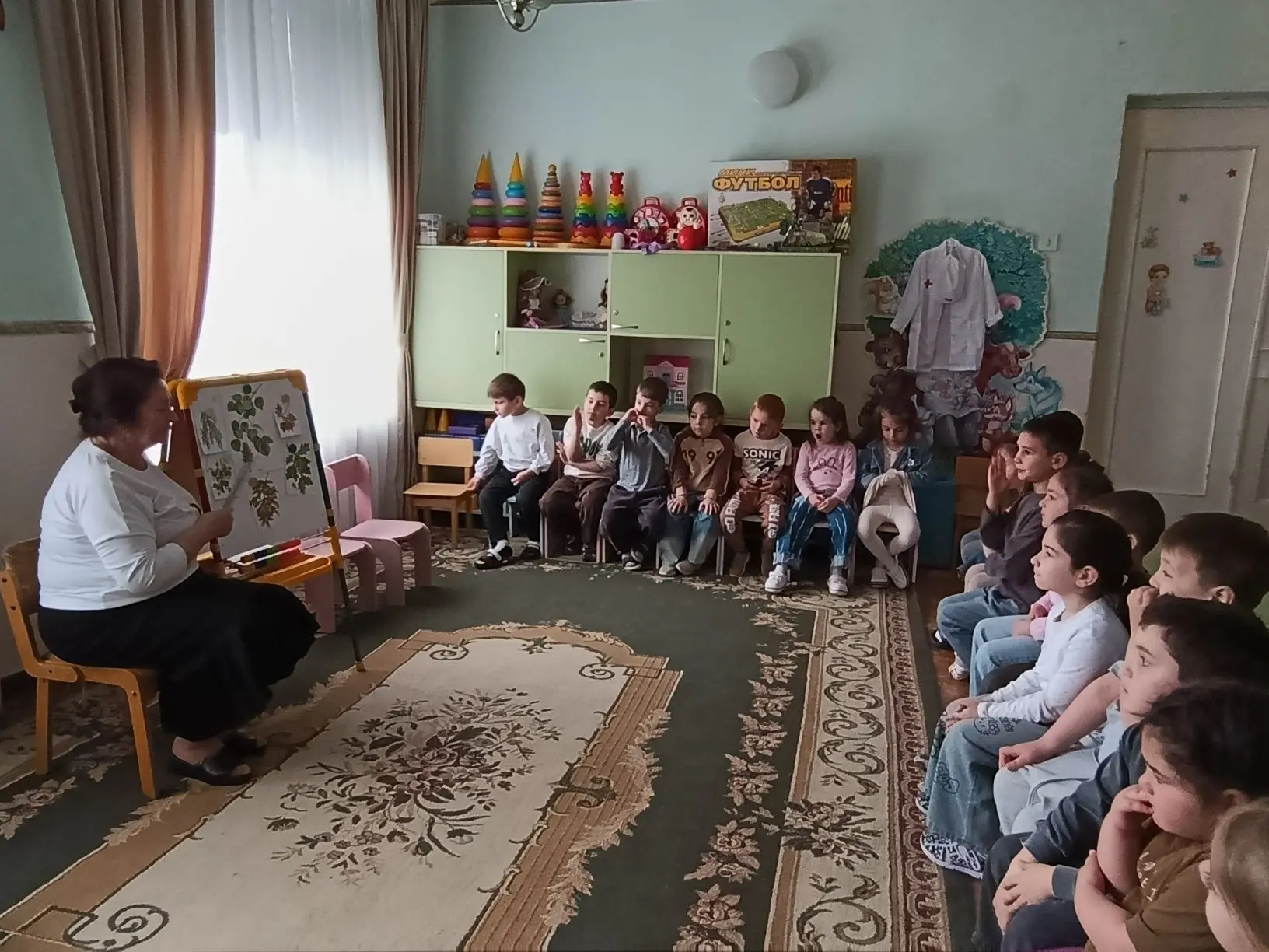 🇷🇺Сегодня в понедельник мы, как всегда, начали с гимна России. После этого у нас прош...