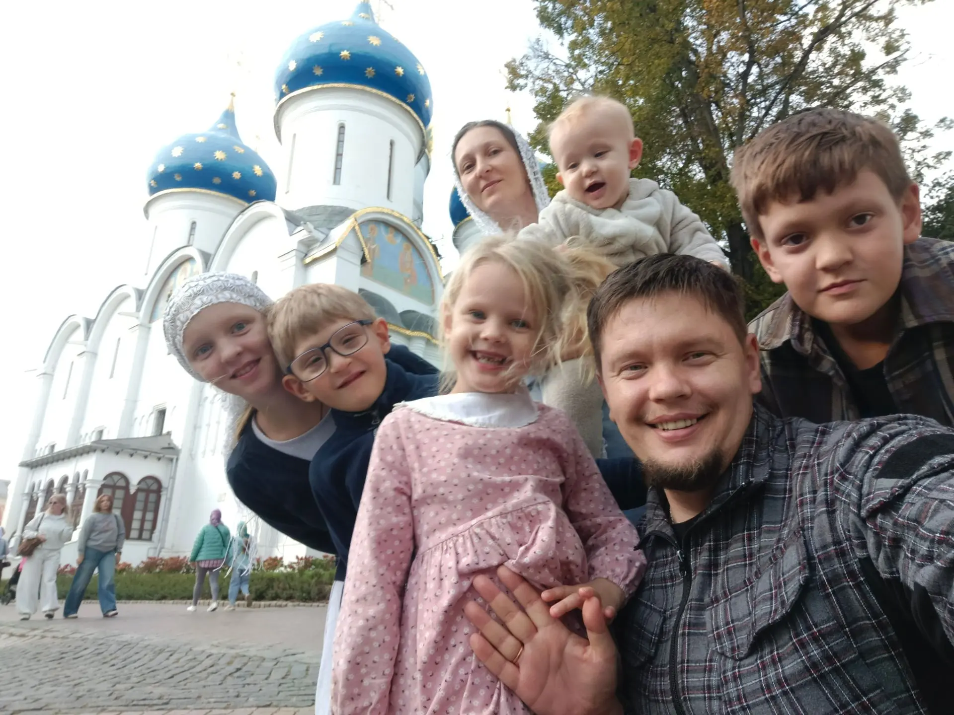 Сегодня впервые всей семьёй побывали в Свято-Троицкой Сергиевой Лавре.