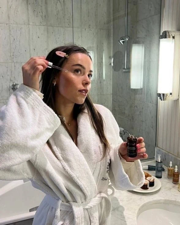 🧴Частые ошибки в уходе, которые испортят даже идеальную кожу:

• Нехватка увлажнения.
﻿﻿﻿• Отсутств
