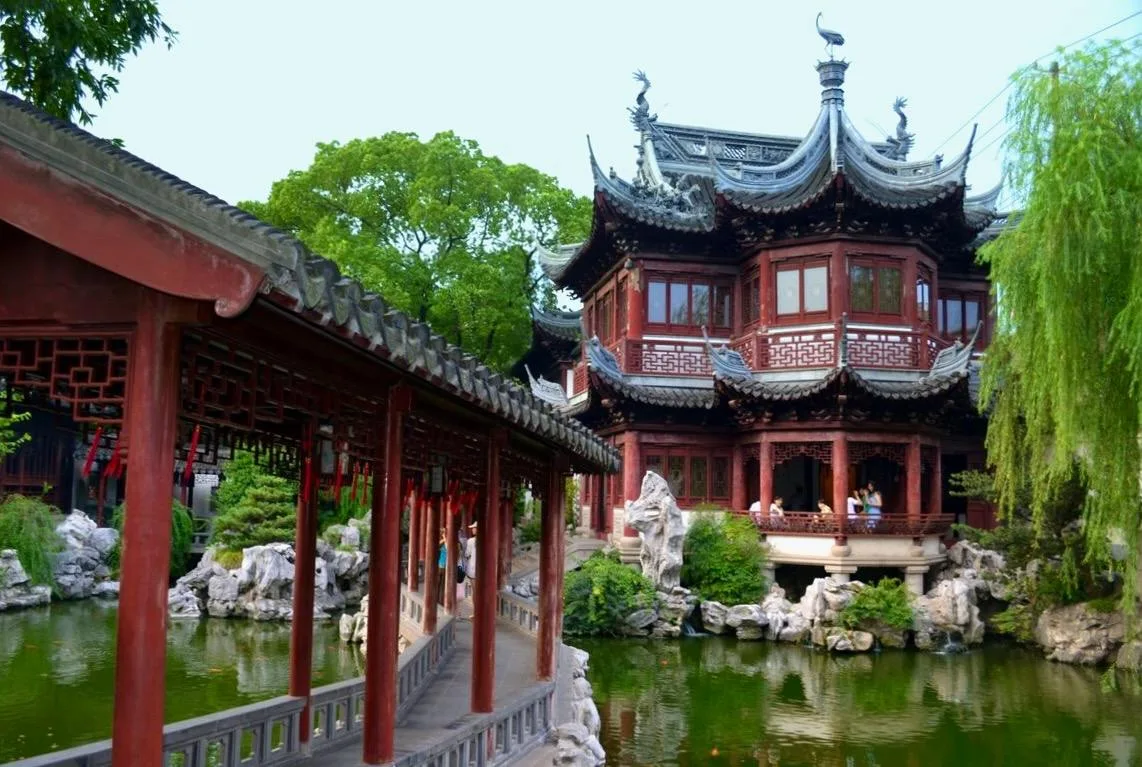 Сад Юй Юань в Шанхае, Китай 🇨🇳  🔹 Сад Юй Юань - парк площадью 4 га в историческом центре Шанхая, осн