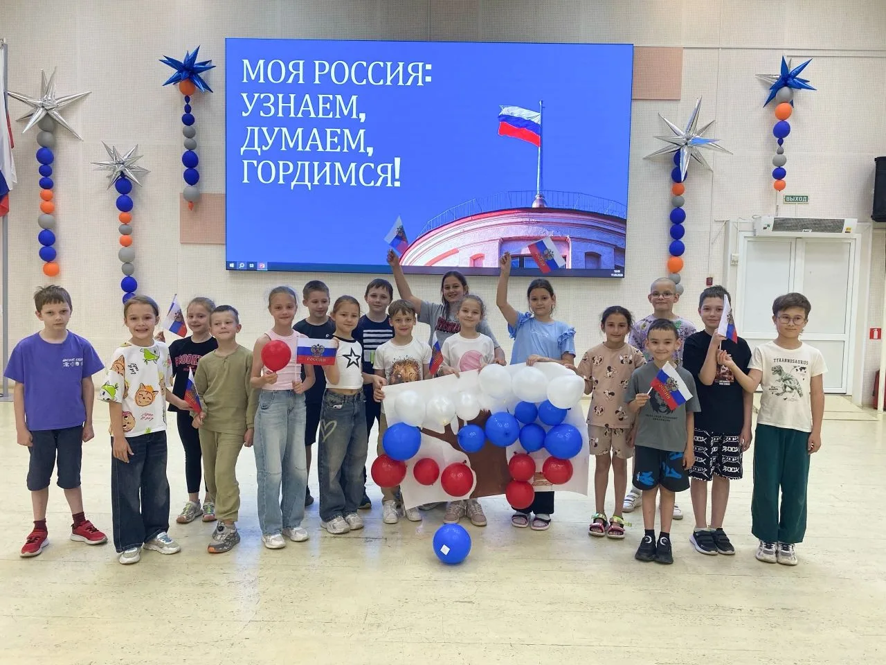 О России с любовью♥️🇷🇺

Наша страна отмечает красивый праздник – День России, который является сим