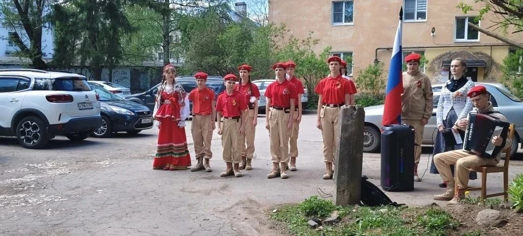 Парады у Дома ветерана в кадре! В преддверии Великого праздника - Дня Победы юнармейцы отряда имени 