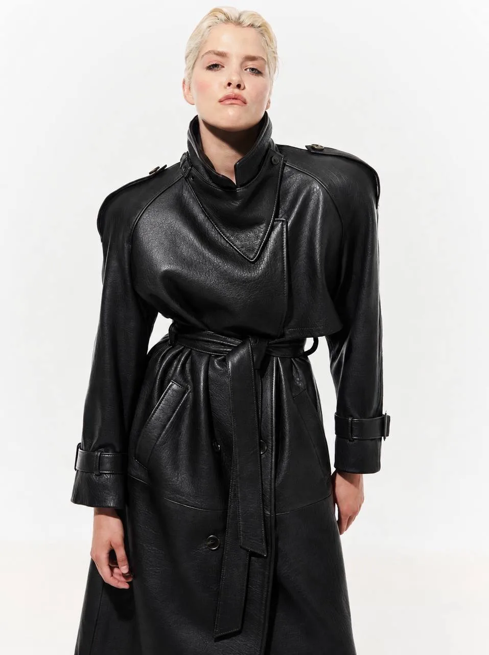 Тренч из кожи — главная инвестиция в гардероб 🧥🖤