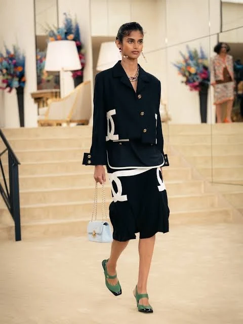 Показ Мэттью Блейзи для CHANEL в Биаррице оказался и возвращением к истокам , и действительно крутой