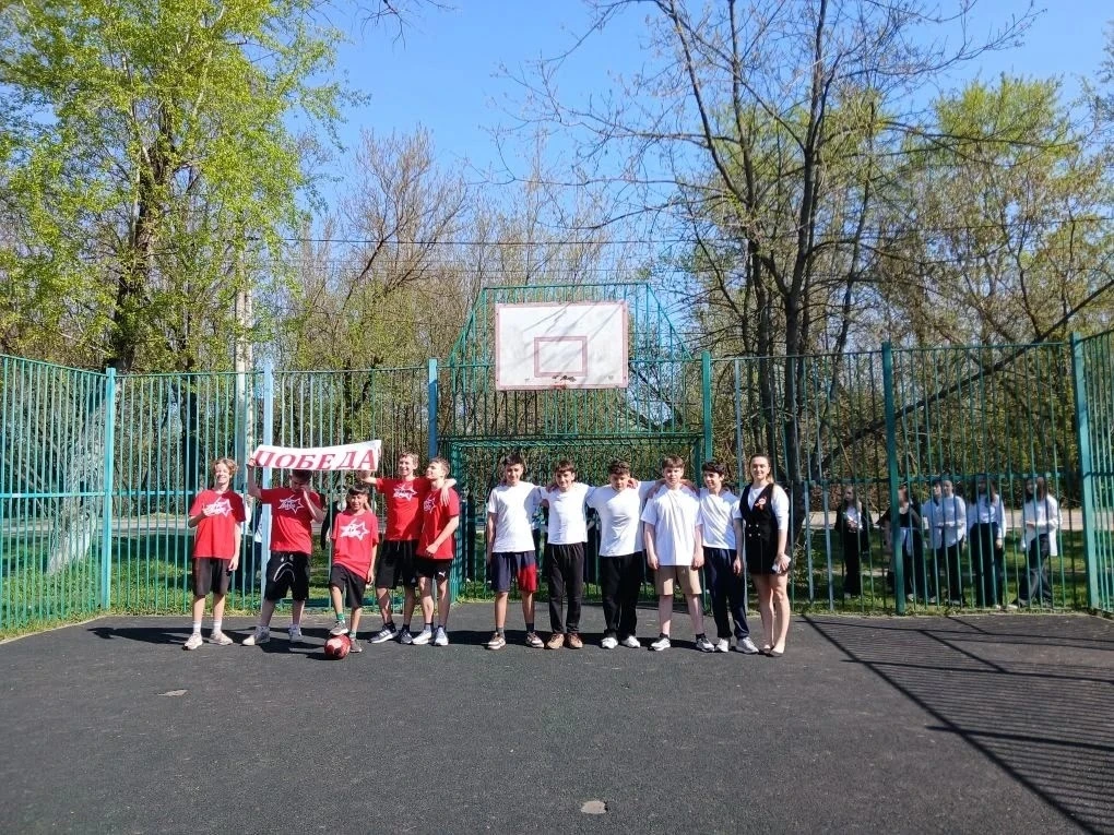 🏐 В нашей школе прошли спортивные мероприятия, посвящённые Дню Победы! 🎖️ Учащиеся приняли участие в