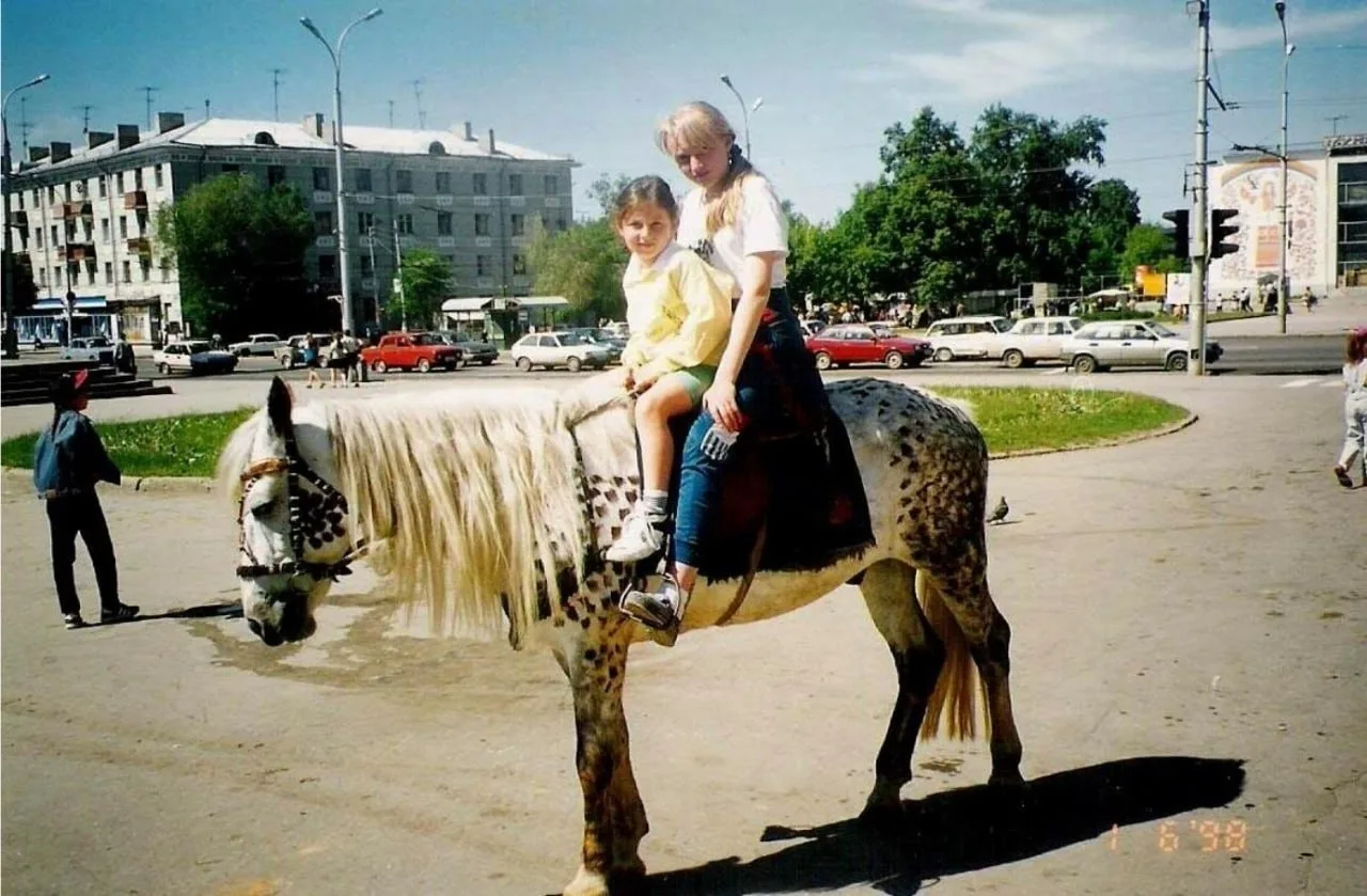 Девочки на лошадке🐎