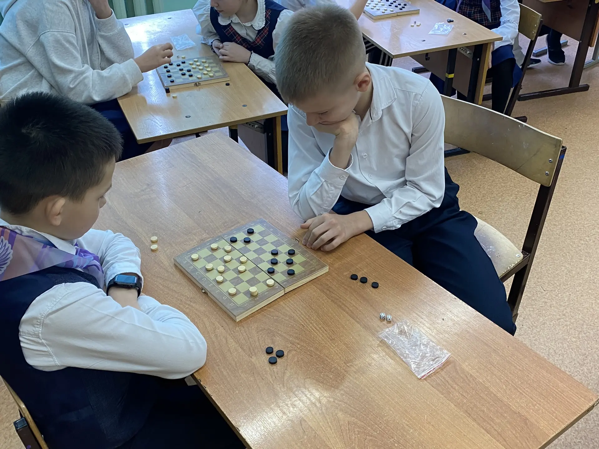 🏆В нашей школе прошел шашечный турнир. В турнире приняли участие  ребята 4-х классов. 🌟 Шашки — это 