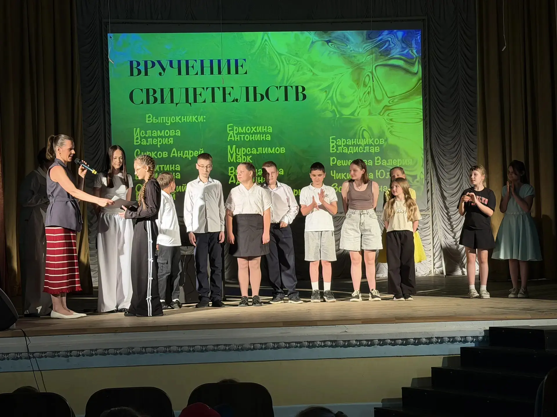 26 мая в филиале ГКДЦ состоялся отчётный концерт хора "Миндаль" и его участников. В фой...