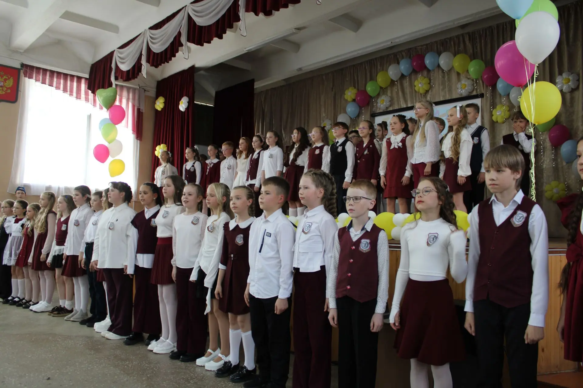 27 мая состоялся выпускной для наших гимназистов - четвероклассников.