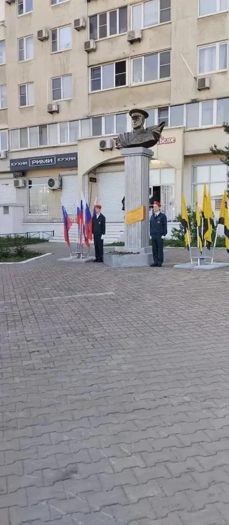 🇷🇺 Память в строю. Честь в сердце.  Сегодня 10 «С» и 11 《С》 класс (кадеты) принял участие в городско