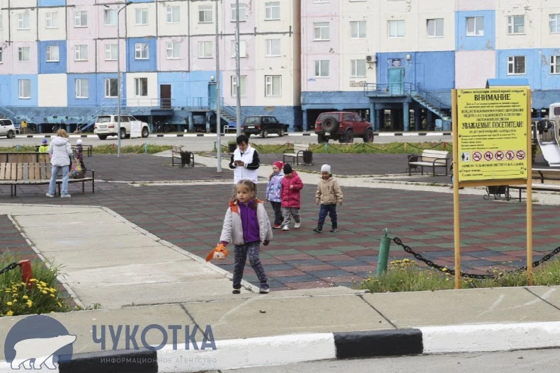 👷‍Детскую площадку доукомплектовывают в Угольных Копях, сообщает ИА "Чукотка"

На улице Первомайско