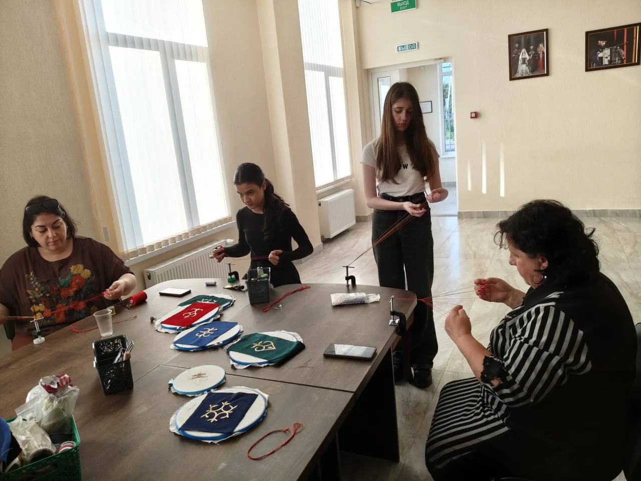 ✨ Золотая нить традиций: в ЦКР «Ошад» прошел мастер-класс по золотошвейному искусству!