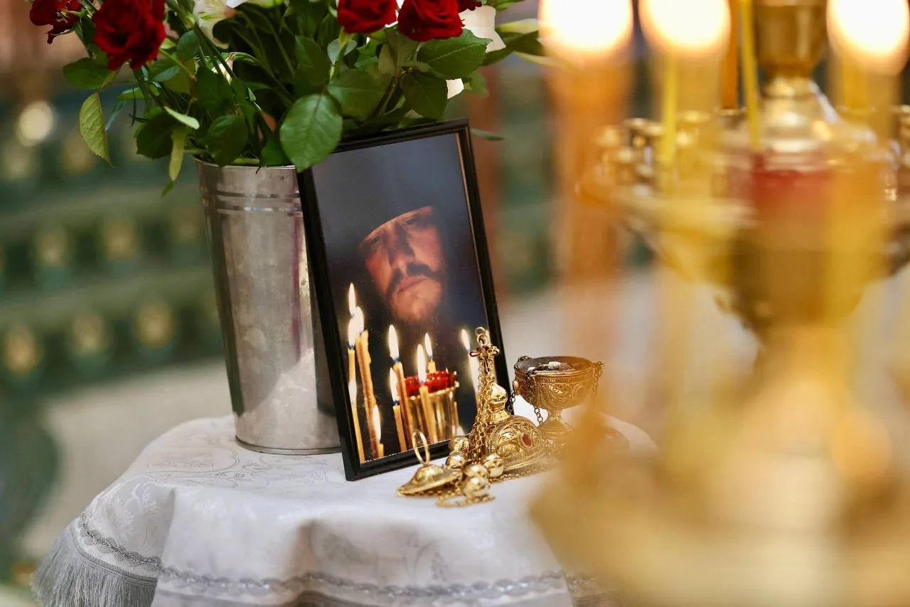 📷 В день памяти пророка Ионы митрополит Кирилл совершил  Литургию в Троицком соборе Ра...