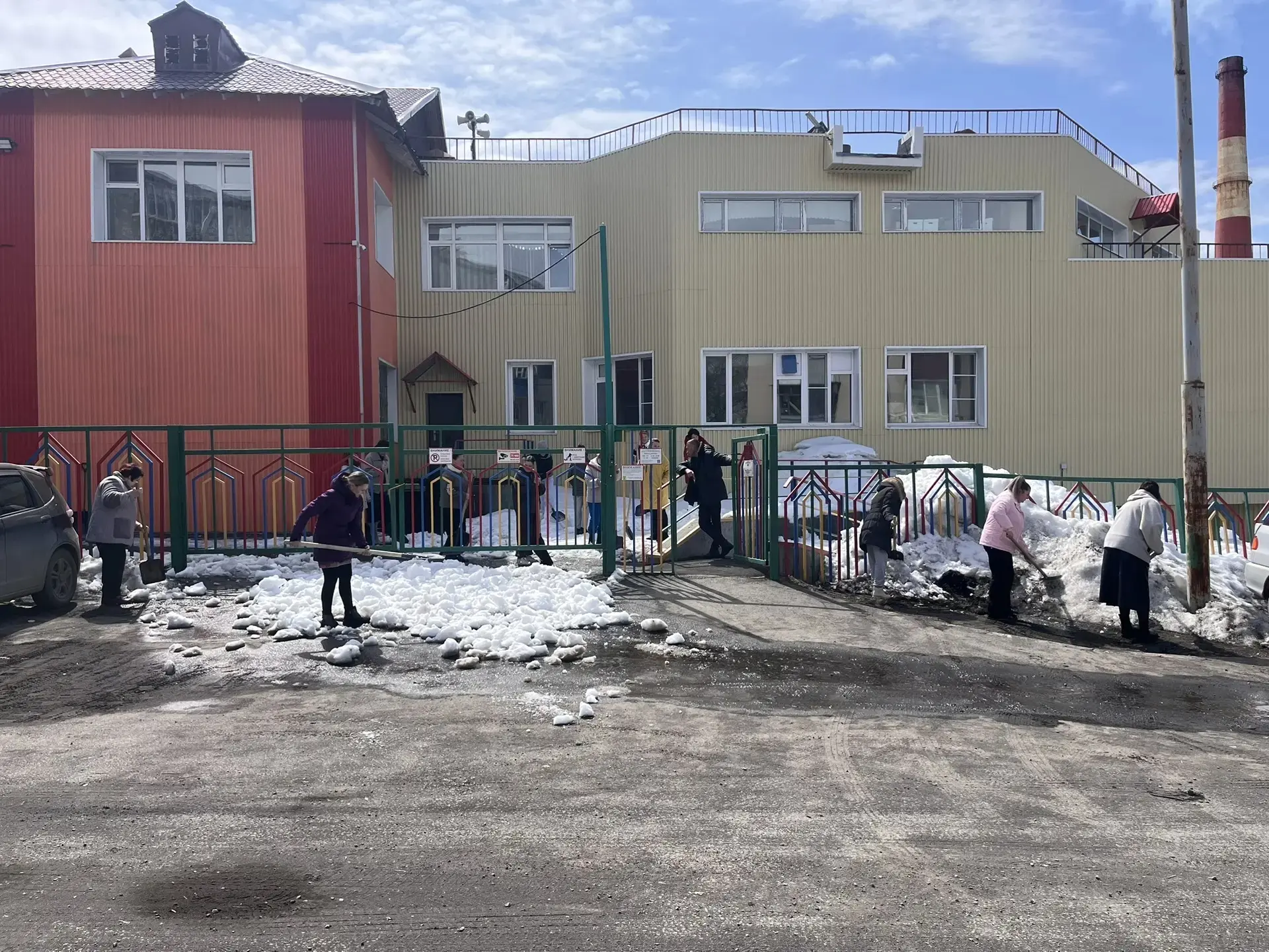 По всей стране стартовал Всероссийский субботник. И, конечно, сотрудники нашего детског...