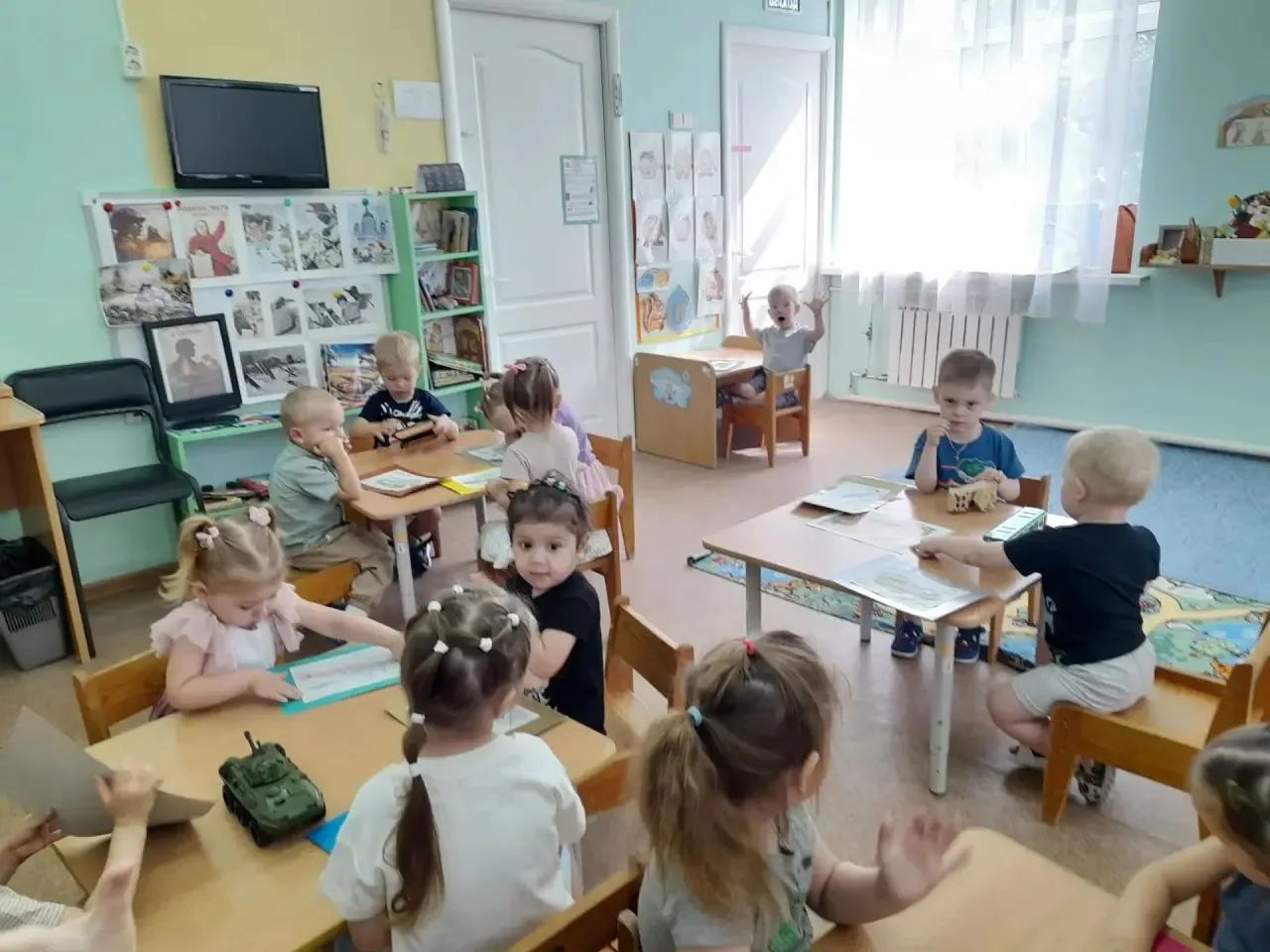 📢 «Вставай, страна огромная!»: как мы говорили с малышами о важном

🎗️Вчера, в День Памяти, даже с
