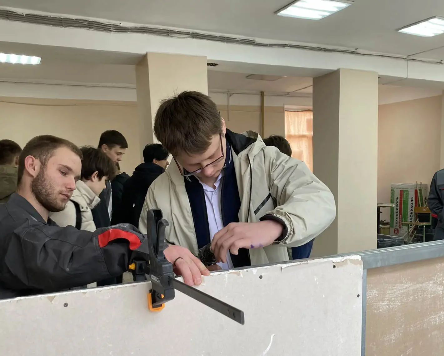 🏫 В рамках профориентационной работы учащиеся школ города Ейска посетили отделение сельского хозяйст