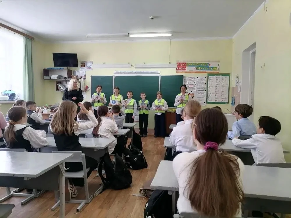 Акция «По правилам безопасно!»🚦  В рамках профилактической акции «По правилам безопасно» команда юны