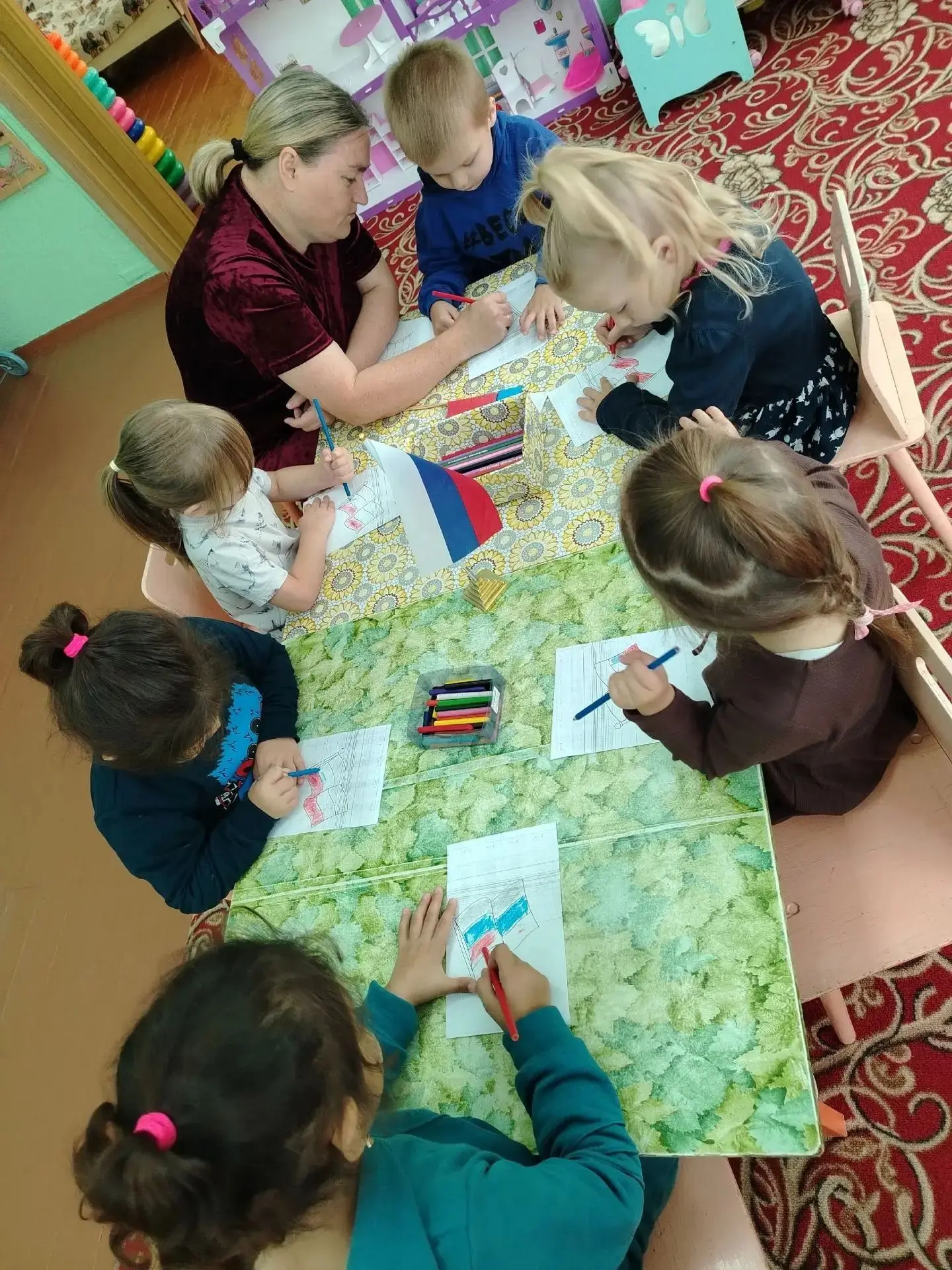 В рамках празднования Дня Государственного флага Российской Федерации в дошкольной груп...