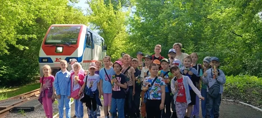 Сегодня площадка кратковременного пребывания "Весёлая поляна" побывала на экскурсии на Детской желез