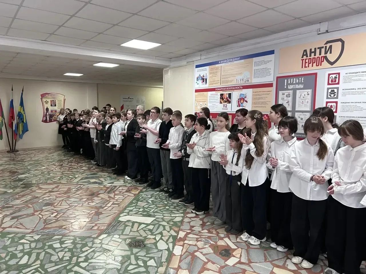 🎖️ Торжественная линейка, посвящённая Дню Победы  🏫Сегодня в стенах нашей школы прошла традиционная 