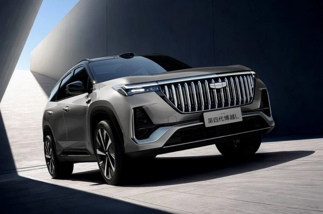 Бензиновый Geely Atlas: корректировка внешности, новый мотор и расширенное оснащение