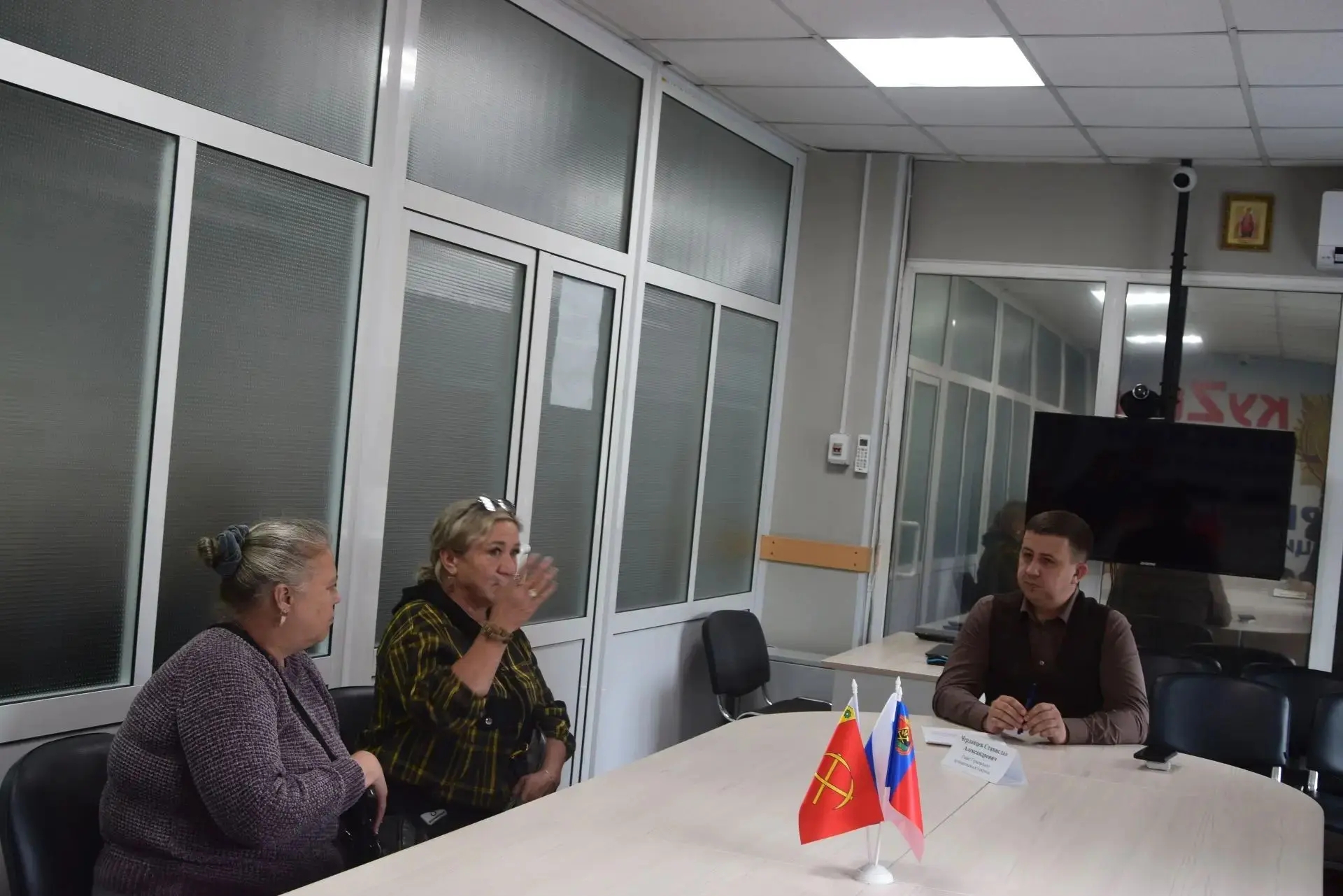 На личном приеме граждан рассмотрены  обращения: