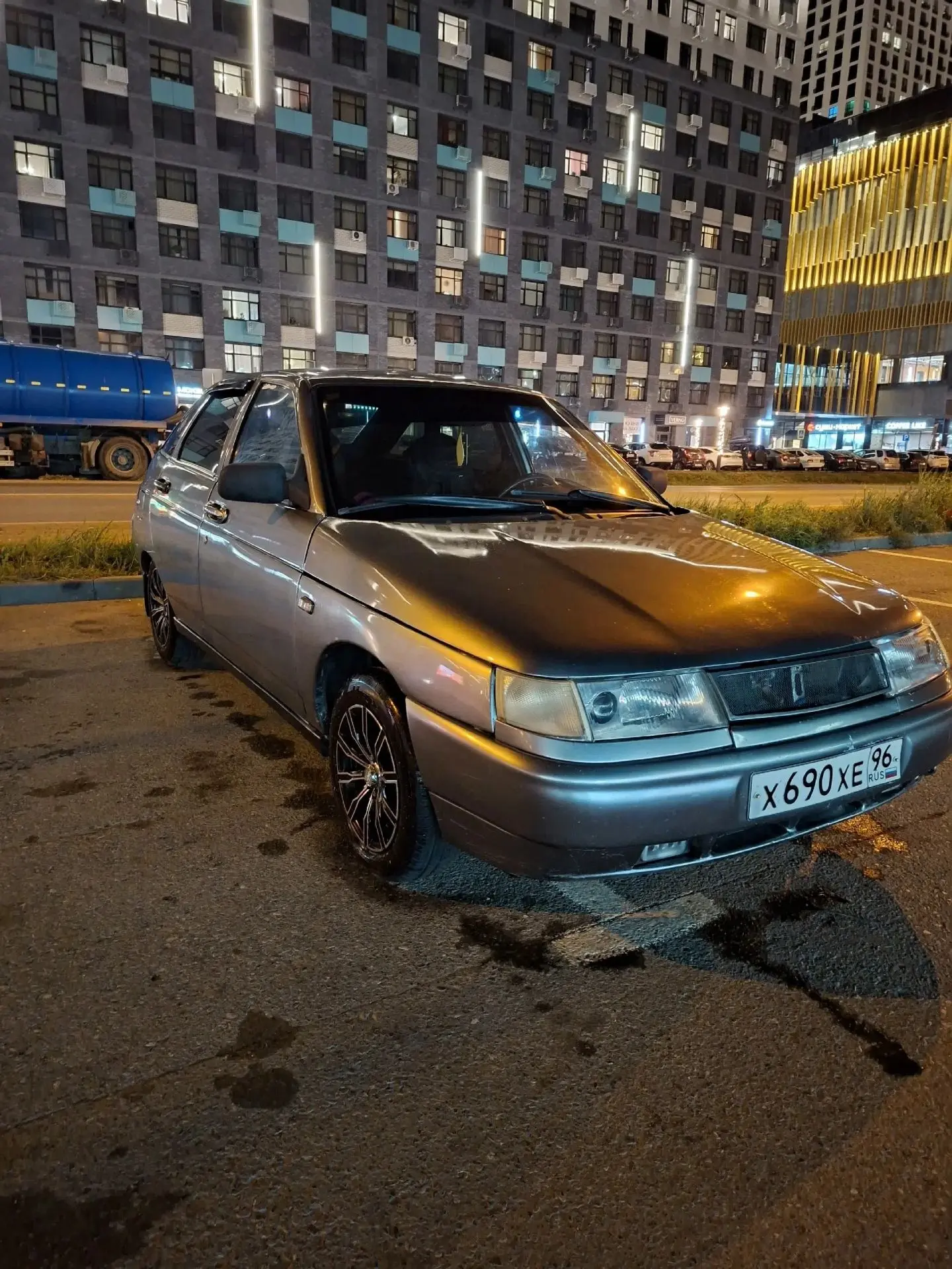 продам  ваз 2112 2008год цвет кварц, в машину вложено много сил и средств обслужена вся...