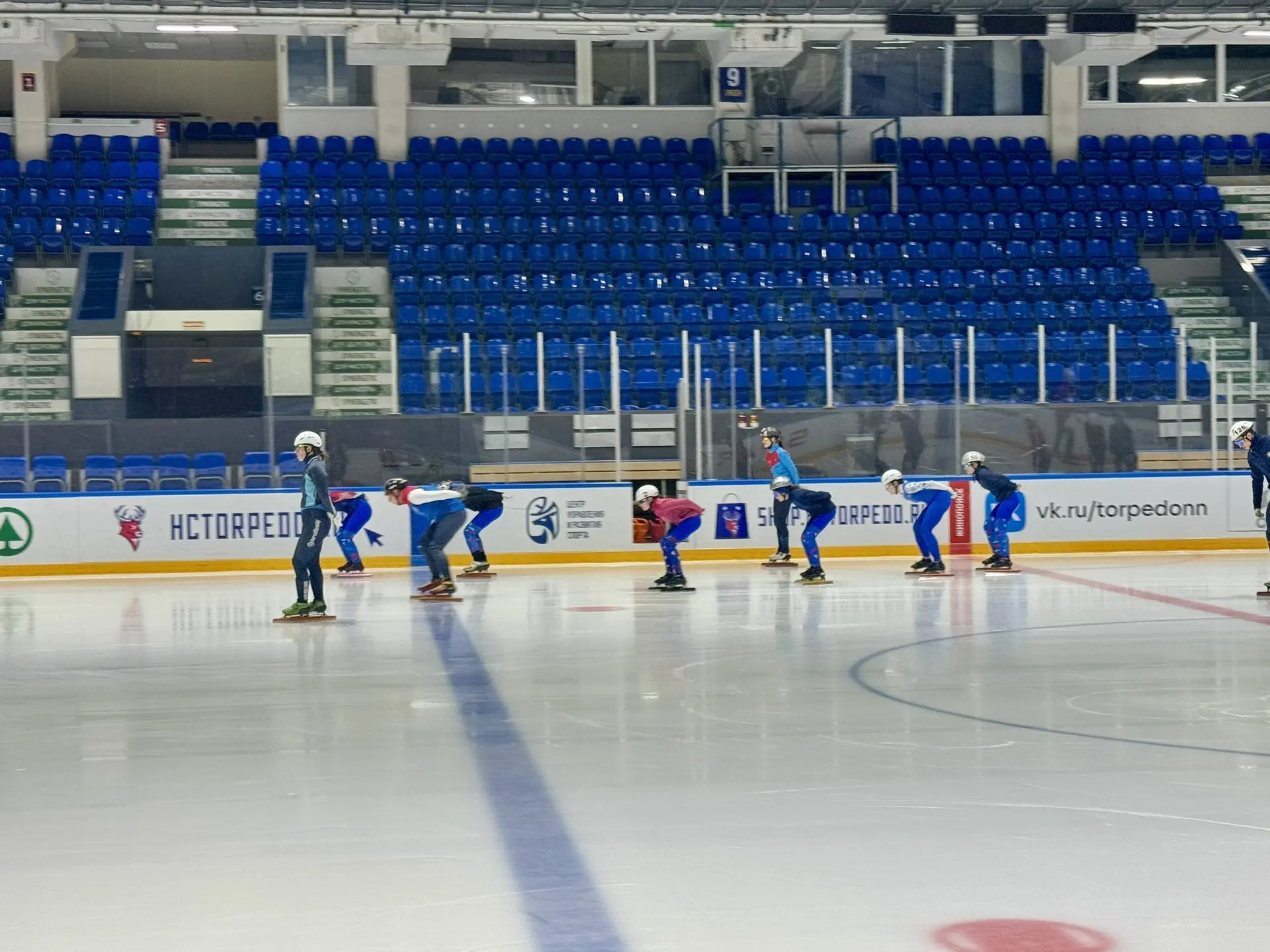 Подсмотрели 👀 тренировку отделения шорт-трека. Спортсмены готовятся к предстоящим стар...