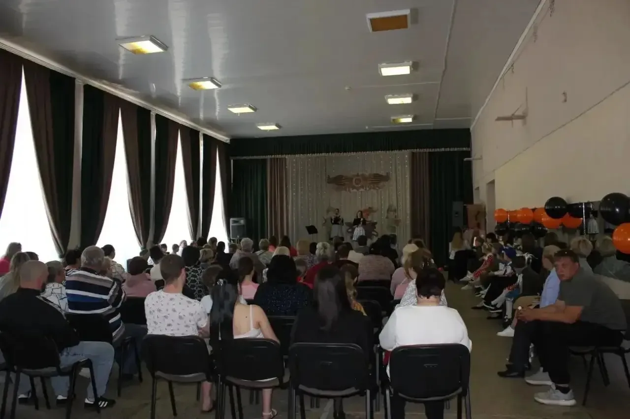 В СДК поселка Ахтарского прошел праздничный концерт «Благодарим за Победу».   Для жителей и гостей б