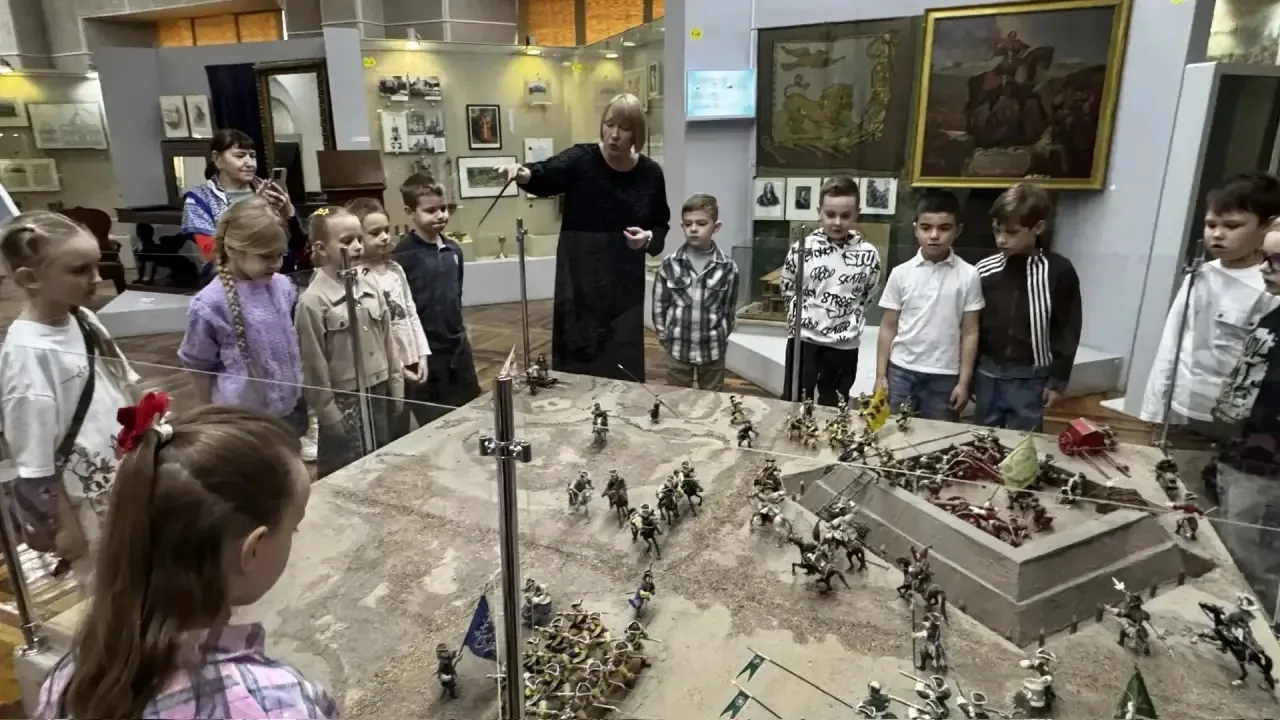 🕷️ Пауки? Не страшно!  🌿 Природа? Очень интересно!  🏛️ История? Увлекательно!   Ученики 1 «М» побыва