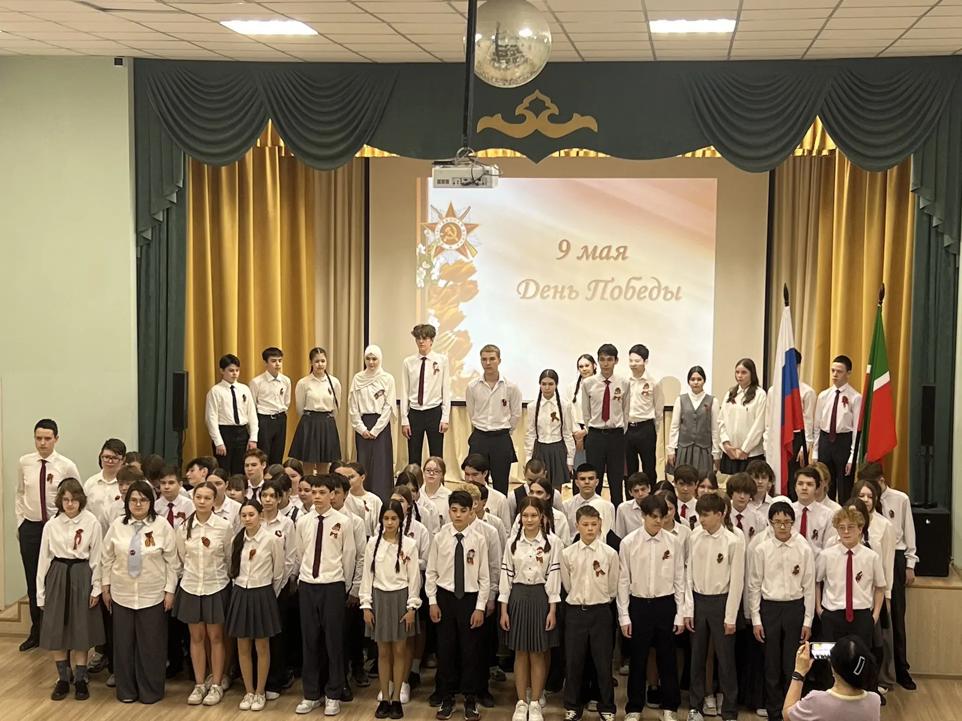 🎗️Бөек Җиңүнең 81 еллыгы алдыннан безнең гимназиядә 8 нче сыйныф укучылары өчен линейка үтте. Укучыл