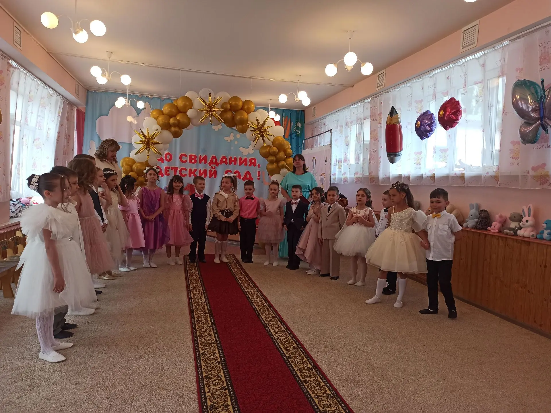 Наши выпускники — в добрый путь! 🎓✨
Вот и пролетели эти счастливые, беззаботные годы. Вчера в нашем