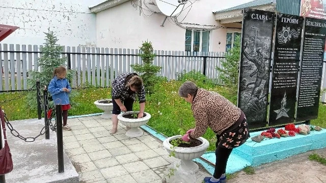 ✅По инициативе депутата «Единой России» в Дульдургинском округе прошла акция «Аллея цветов» проекта 