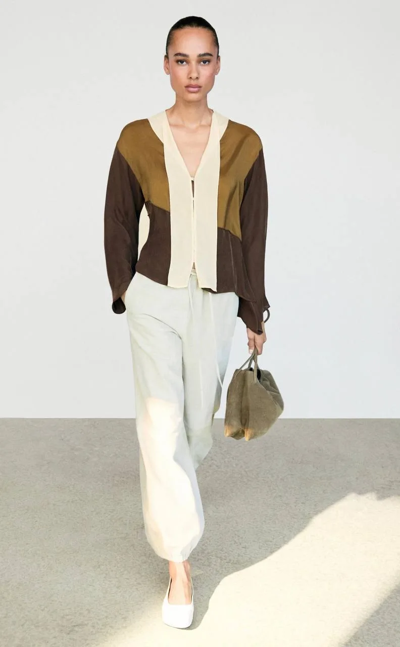 MASSIMO DUTTI

Блузка — 9 450₽
Брюки — 8 100₽
Юбка — 12 150₽
Сумка замша — 22 820₽
Балетки замша — 1