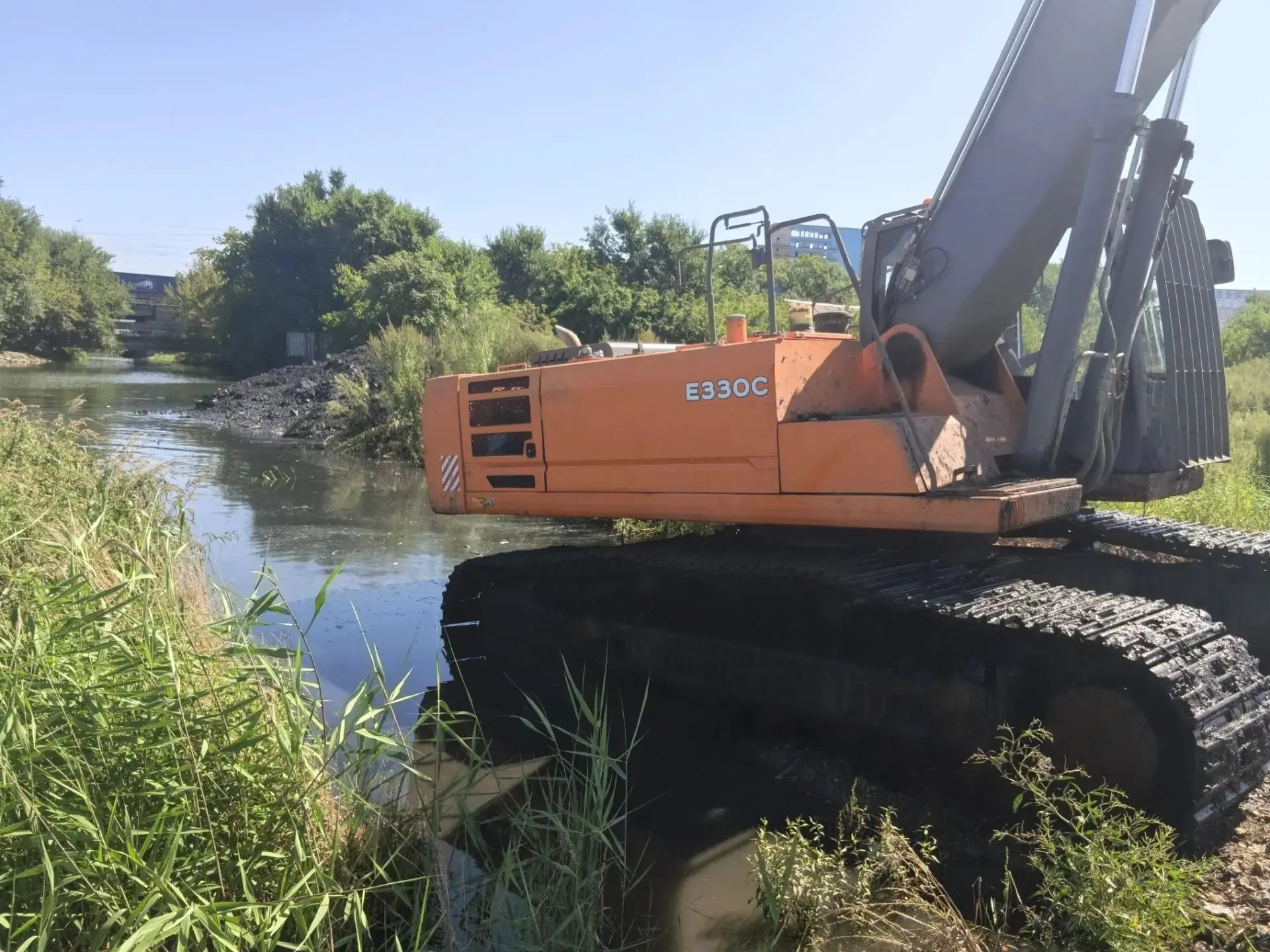 🚜 «Экологическая реабилитация» рек проходит в Приморье