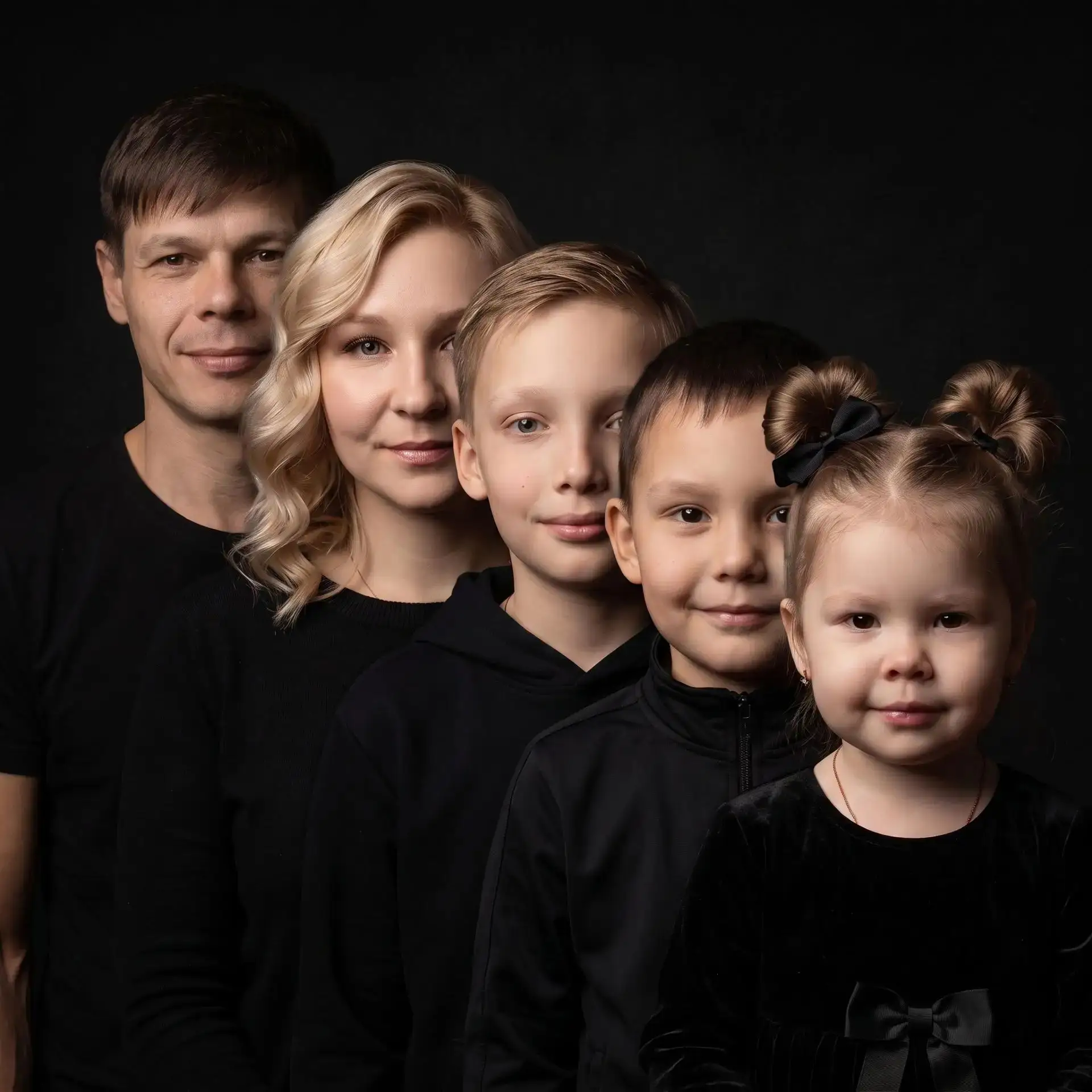 Семейное фото

#БугурусланПрочее

Сделаю вам красивое семейное фото🥰 можно меня фон, одежду  и все 