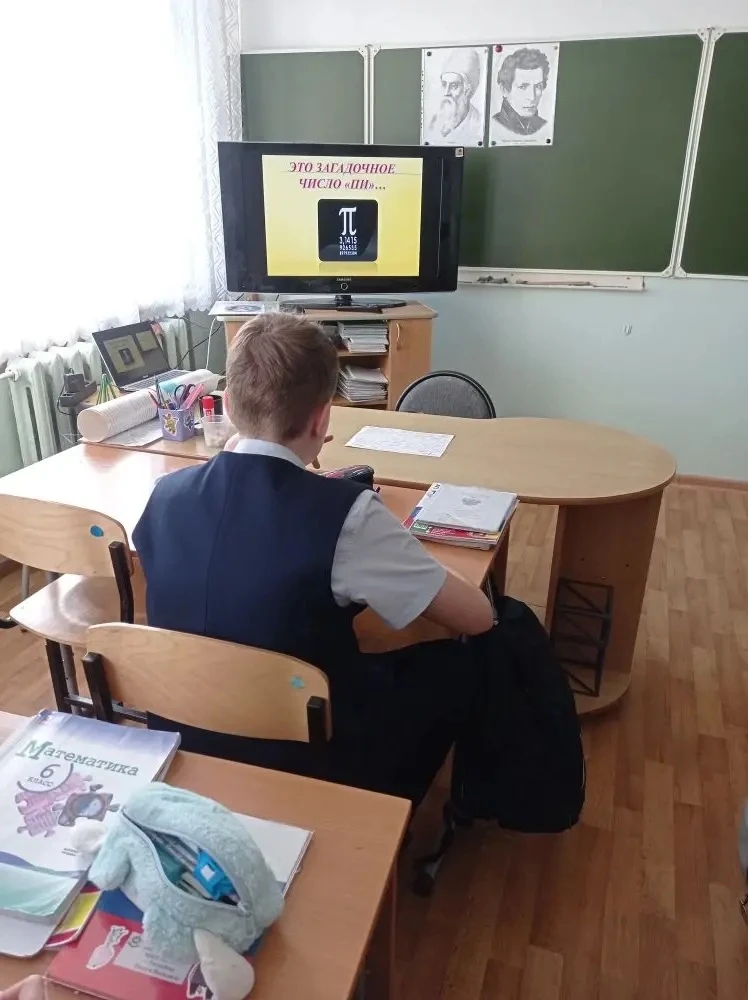 ⚛️Друзья, как вы уже поняли, в нашей школе началась долгожданная Декада науки и творчества! И, конеч