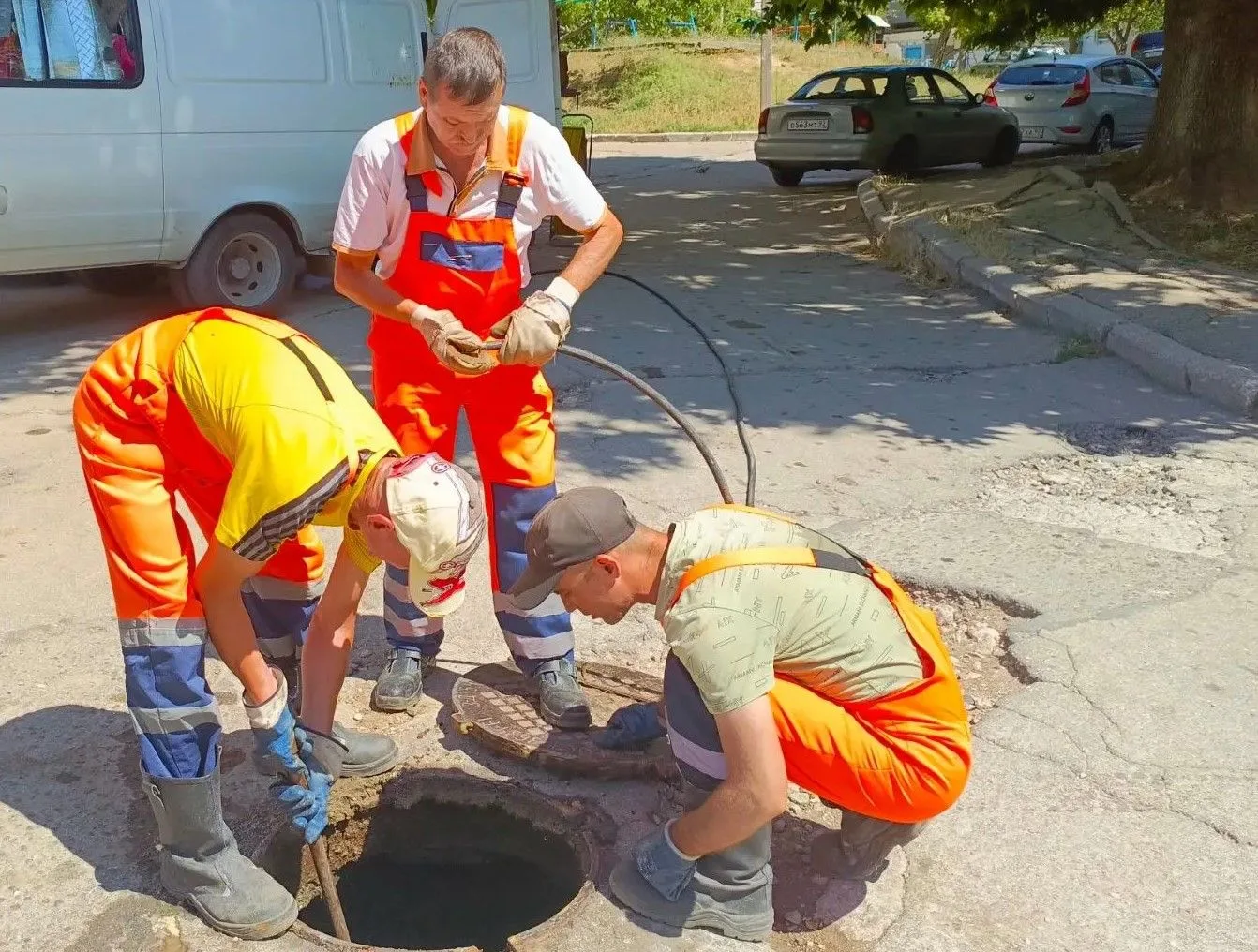 🛠 Рабочие моменты
⁣
Устранение засора на ул. Генерала Жидилова

📸 Фото Михаила Петрова