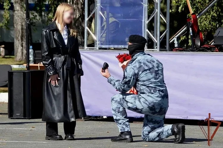 💍 **В Тюмени ОМОН Росгвардии соединил влюбленные сердца**