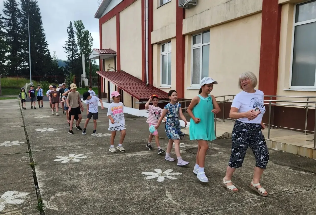 🇷🇺 День 7 в нашем лагере: Смелость, знания и здоровый дух!
Сегодняшний день пролетел на одном дыха