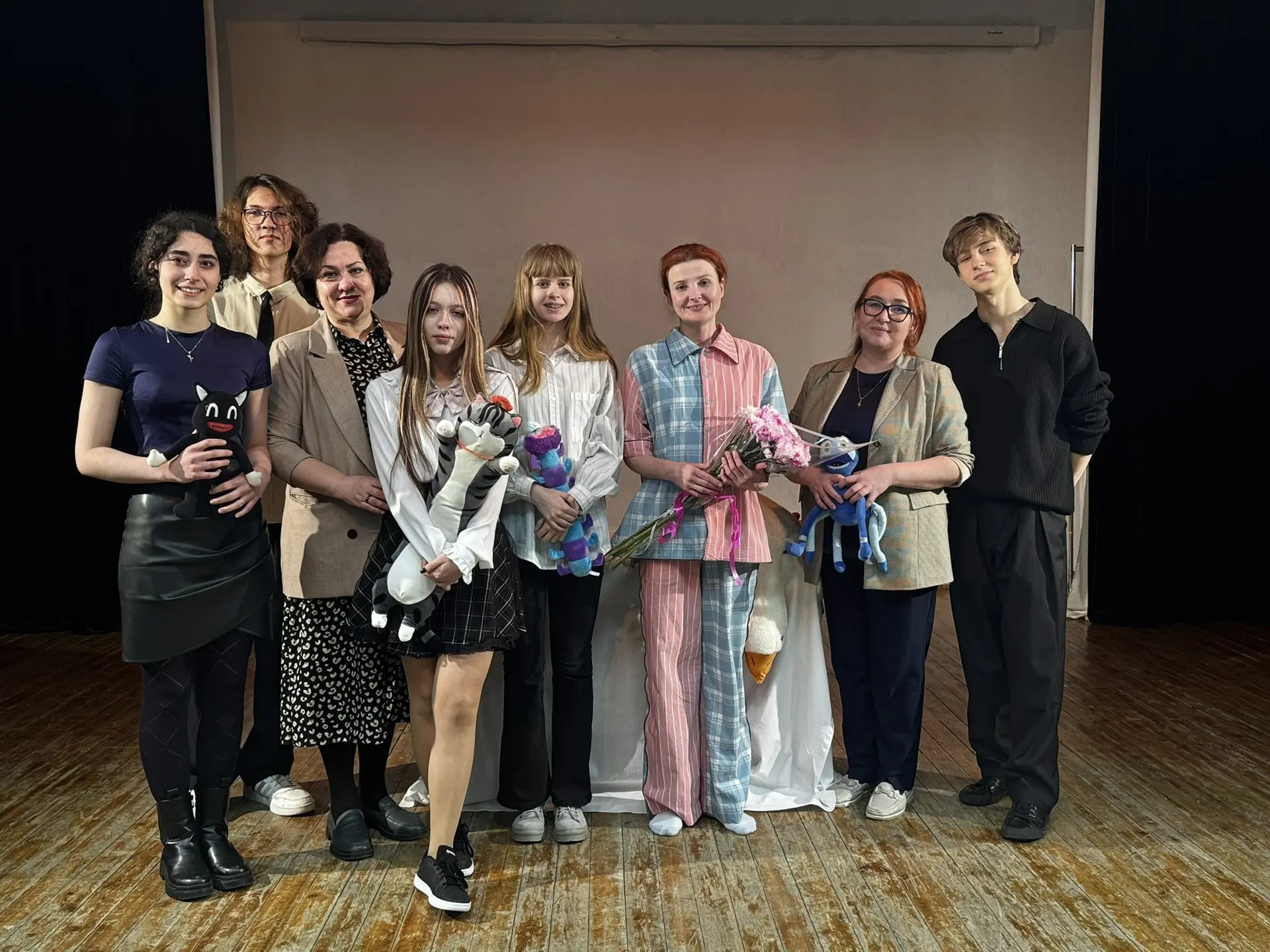 🎭 Показ спектакля «Оскар и Розовая Дама»   В нашей школе состоялся показ — театрализованной читки по