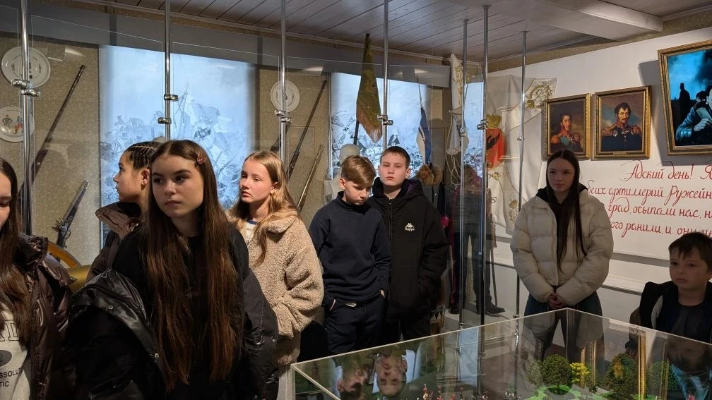 Каникулы с пользой: путешествие в Елабугу! 🚌✨  Школьные каникулы ещё не закончились, но воспоминания