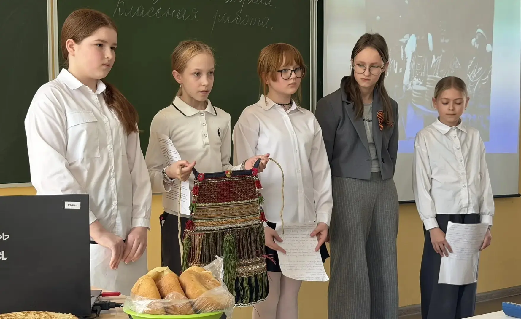 Сегодня особенный день- Защита групповых проектов в 5 «А» классе, посвящённая Году единства народов 
