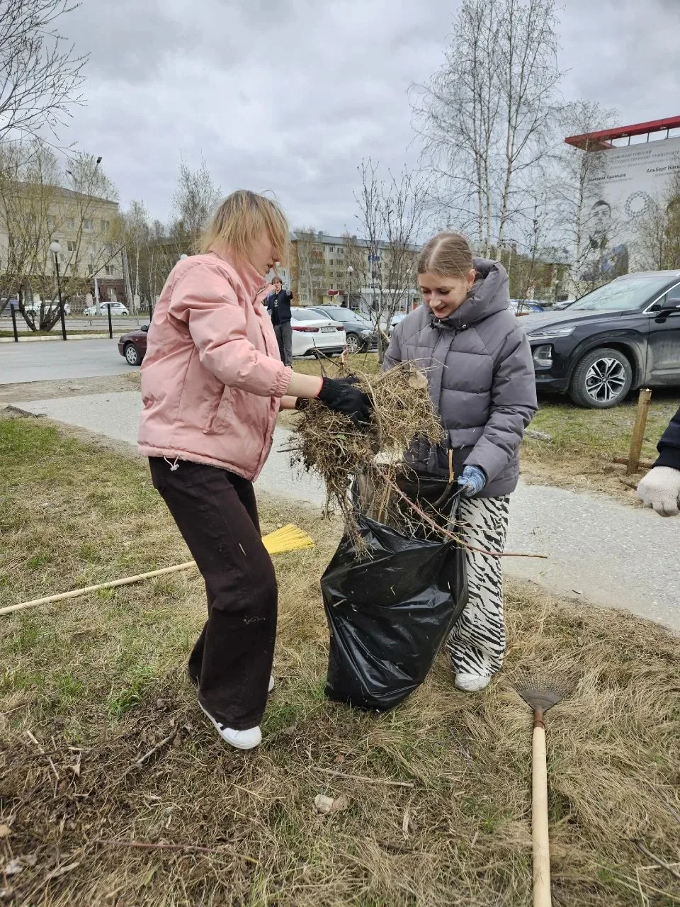 Спортсмены здорово размялись на субботнике 💪