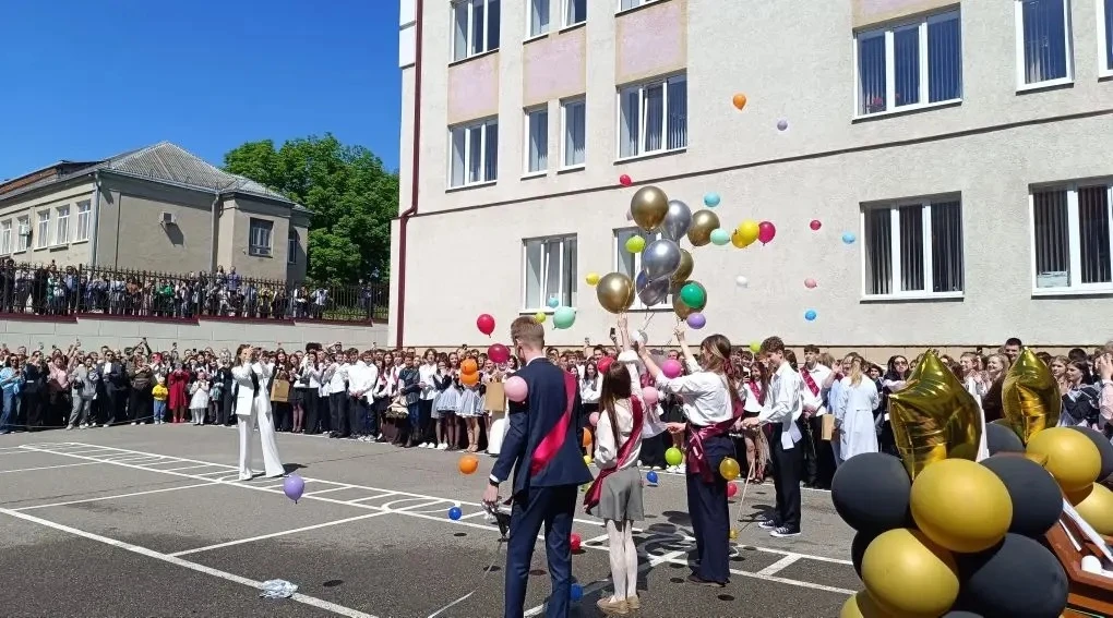 🔔🔔🔔 Сегодня в нашей школе для учеников 9 и 11 классов прозвенел последний звонок! Школа — это не про