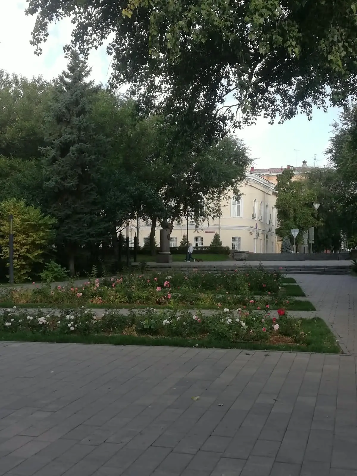 Волгоградцев внезапно лишили «Свободы передвижения». Скульптура с таким названием была ...