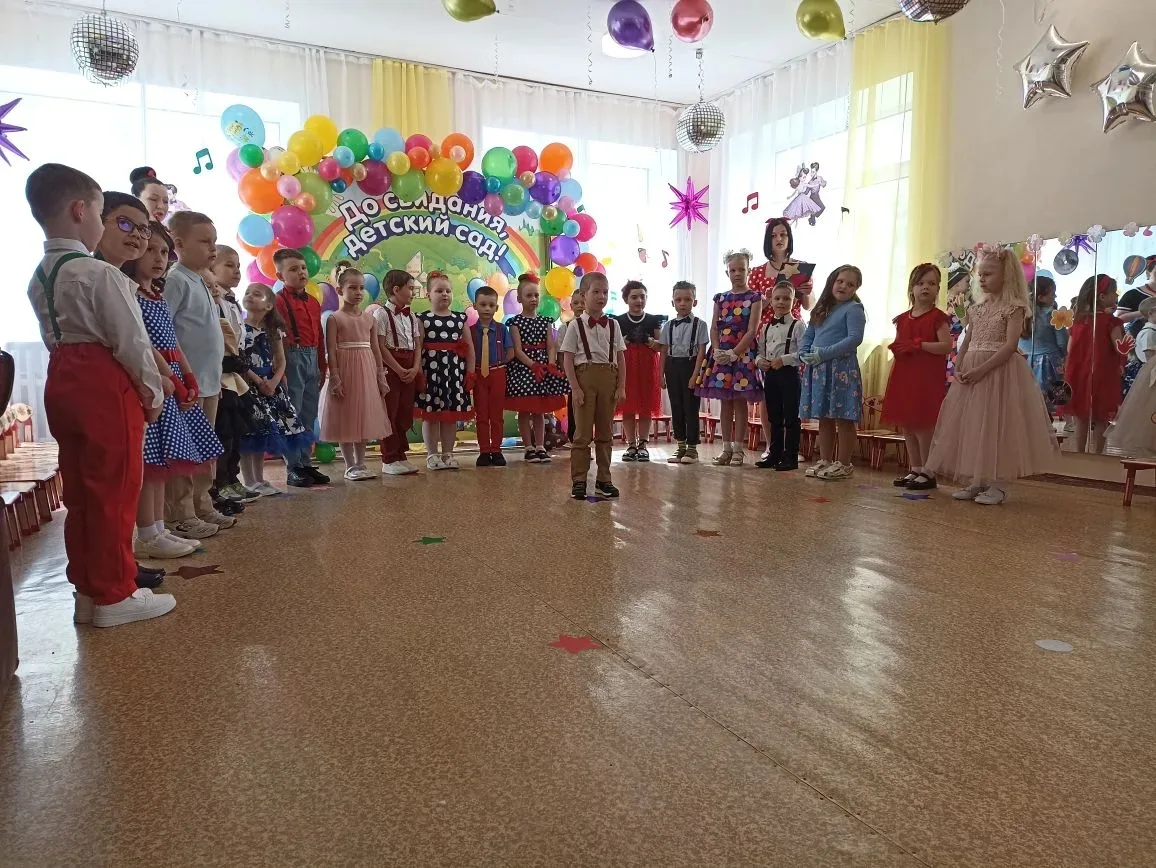 Стиляги покидают детский сад! 🕺🎷 Выпускной в «Семицветиках»

В подготовительной группе «Семицветик
