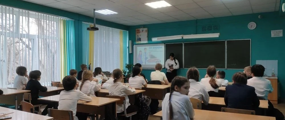2️⃣8️⃣ апреля — 🚑День работника 👩‍⚕️👨‍⚕️скорой медицинской помощи! ❤️  🩷Спасибо тем, кто мчится на п